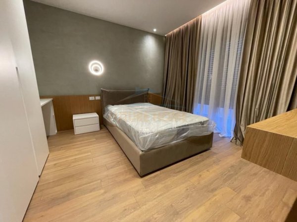 Tirane, jepet me qera Vile 3 Kateshe, 200 m² 3.000 € (Rezidenca Colombo, TEG)