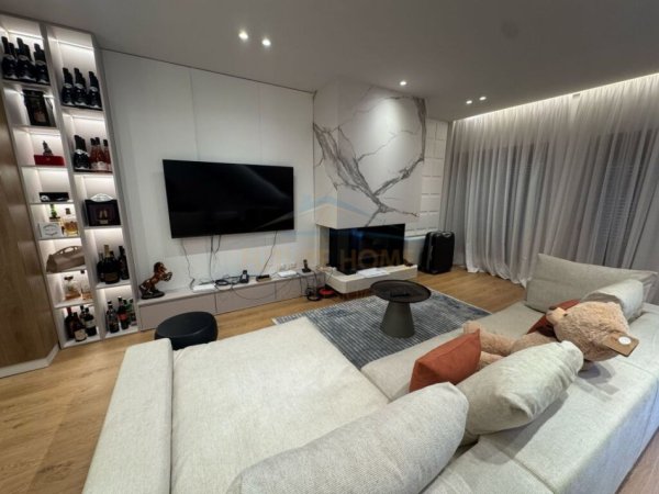 Tirane, jepet me qera Vile 3 Kateshe, 200 m² 3.000 € (Rezidenca Colombo, TEG)