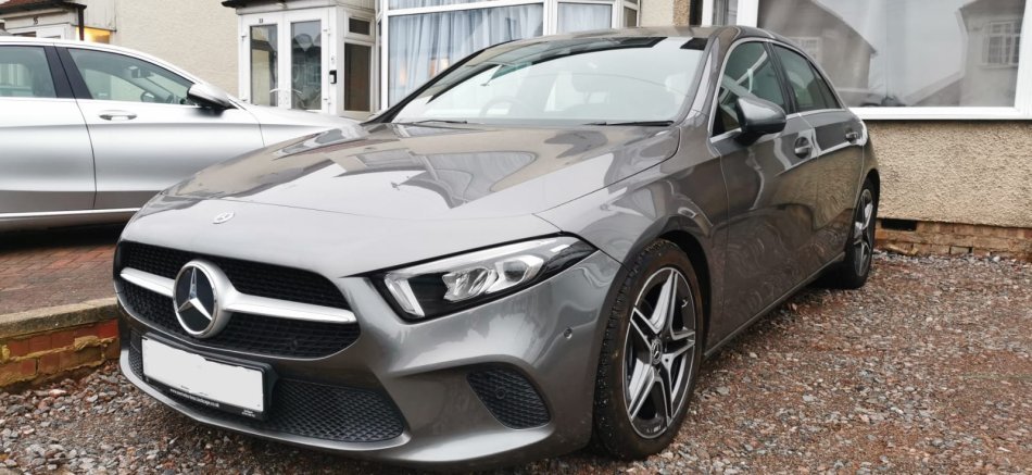 Angli, shitet makine Mercedes-Benz A Class Benzin, gri metalizato Klima 45000 km 16.500 €