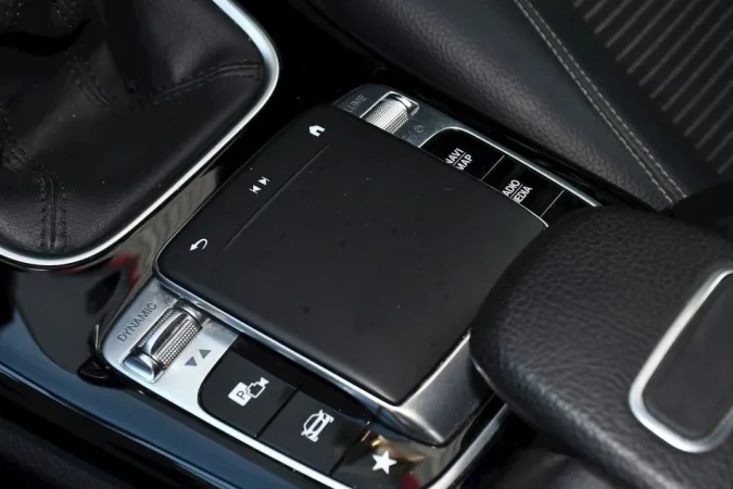 Angli, shitet makine Mercedes-Benz A Class Benzin, gri metalizato Klima 45000 km 16.500 €