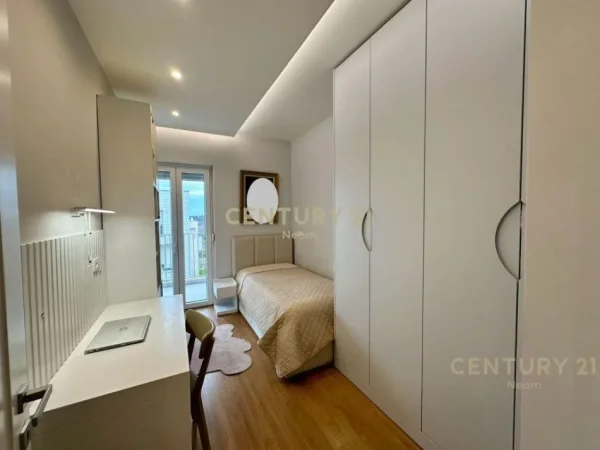 Tirane, jap me qera apartament 3+1+2+Post Parkimi, 125 m² 1.500 € (PARK LIFE, Liqeni i Thatë)