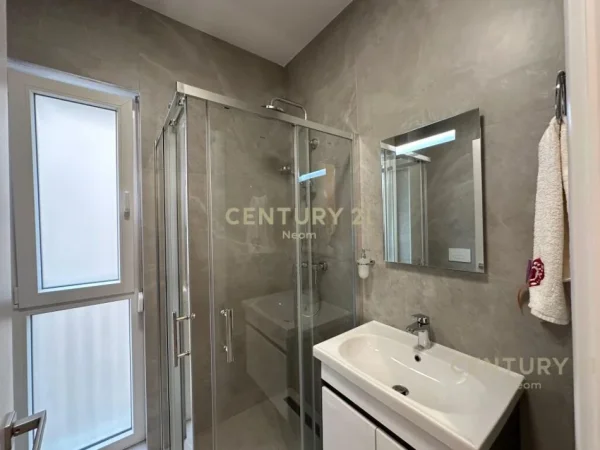 Tirane, jap me qera apartament 3+1+2+Post Parkimi, 125 m² 1.500 € (PARK LIFE, Liqeni i Thatë)