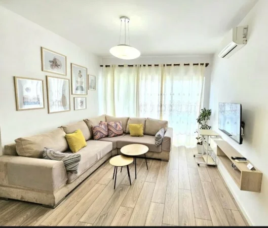 Tirane, jepet me qera apartament 1+1 Kati 4, 70 m² 550 € (Fusha e Aviacionit)