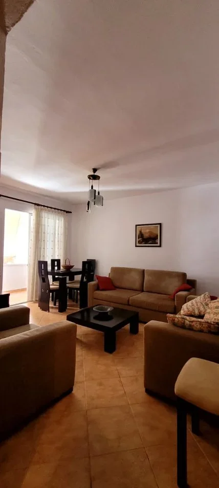 Tirane, jepet me qera apartament 3+1+Aneks+Ballkon Kati 3, 98 m² 550 € (rruga e durresit)