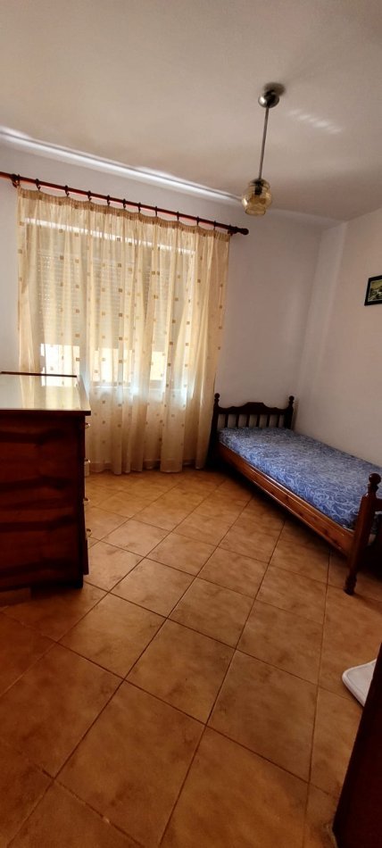 Tirane, jepet me qera apartament 3+1+Aneks+Ballkon Kati 3, 98 m² 550 € (rruga e durresit)