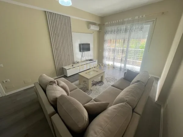 Tirane, jap me qera apartament 2+1+2 , 116 m² 800 € (Liqeni i Thatë)