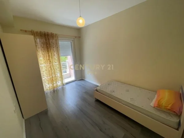 Tirane, jap me qera apartament 2+1+2 , 116 m² 800 € (Liqeni i Thatë)