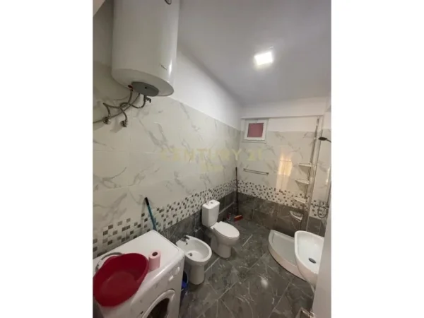 Tirane, jap me qera apartament 2+1+2 , 116 m² 800 € (Liqeni i Thatë)