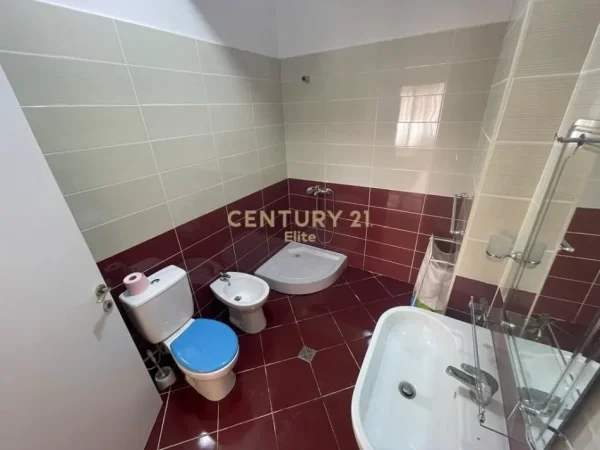 Tirane, jap me qera apartament 2+1+2 , 116 m² 800 € (Liqeni i Thatë)
