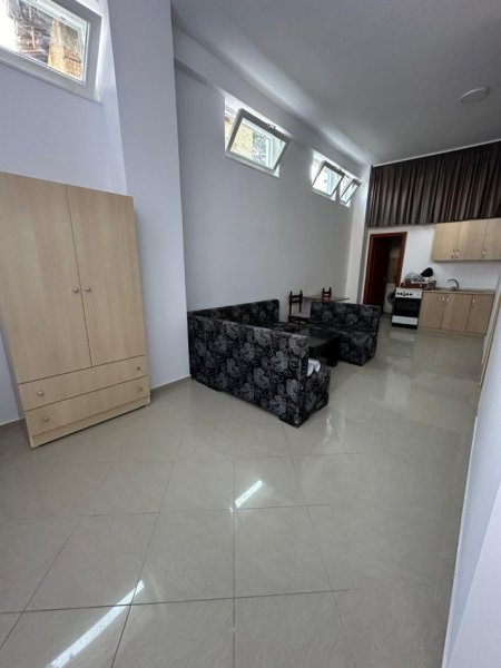 Tirane, jepet me qera apartament 2+1 Kati 0, 60 m² 560 € (rruga e barrikadave)