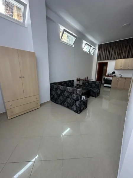 Tirane, jepet me qera apartament 2+1 Kati 0, 60 m² 560 € (rruga e barrikadave)