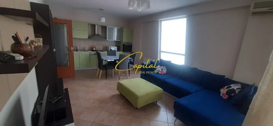 Tirane, jepet me qera apartament 2+1 Kati 3, 115 m² 650 € (KOMUNA E PARISIT)
