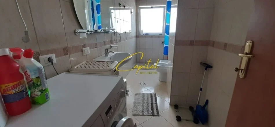 Tirane, jepet me qera apartament 2+1 Kati 3, 115 m² 650 € (KOMUNA E PARISIT)