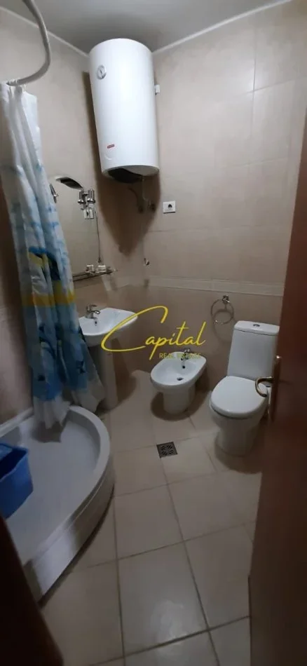 Tirane, jepet me qera apartament 2+1 Kati 3, 115 m² 650 € (KOMUNA E PARISIT)