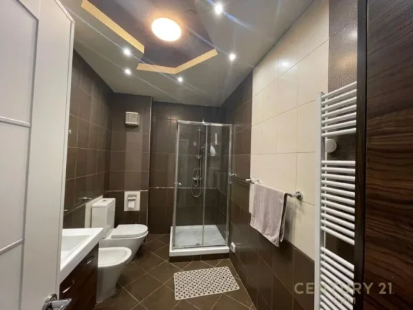 Tirane, shes apartament 2+1+2 , 116 m² 300.000 € (Kopshti Botanik Zoologjik)