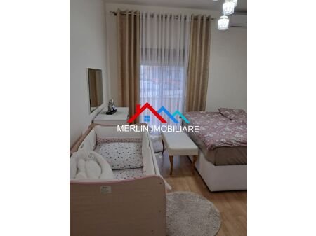 Tirane, jepet me qera apartament 2+1+Ballkon Kati 1, 100 m²500 € (RRUGA GJETO COKU)