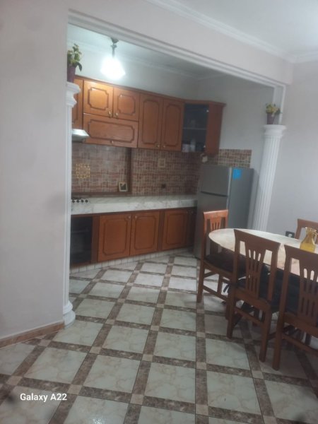 Tirane, jepet me qera apartament 3+1+Aneks , 450 € (rruga e elbasanit)