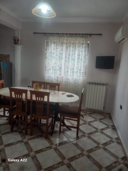 Tirane, jepet me qera apartament 3+1+Aneks , 450 € (rruga e elbasanit)