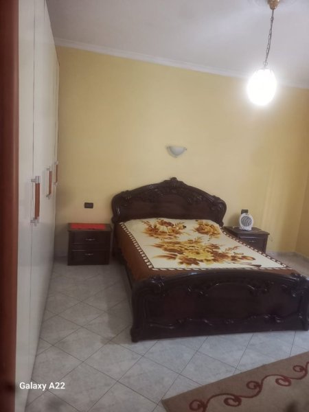 Tirane, jepet me qera apartament 3+1+Aneks , 450 € (rruga e elbasanit)