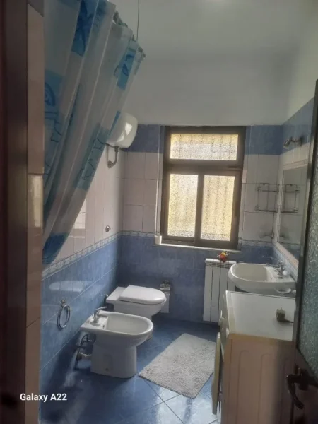 Tirane, jepet me qera apartament 3+1+Aneks , 450 € (rruga e elbasanit)