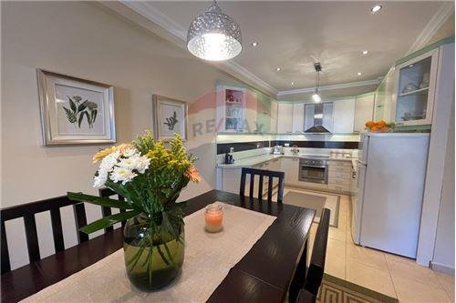 Tirane, jepet me qera apartament 2+1+Ballkon Kati 6, 148 m² 800 € (9 Katëshet)