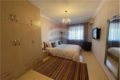 Tirane, jepet me qera apartament 2+1+Ballkon Kati 6, 148 m² 800 € (9 Katëshet)
