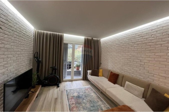 Tirane, jepet me qera apartament 2+1+Ballkon Kati 2, 100 m² 750 € 