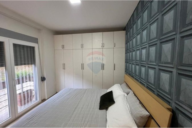 Tirane, jepet me qera apartament 2+1+Ballkon Kati 2, 100 m² 750 € 