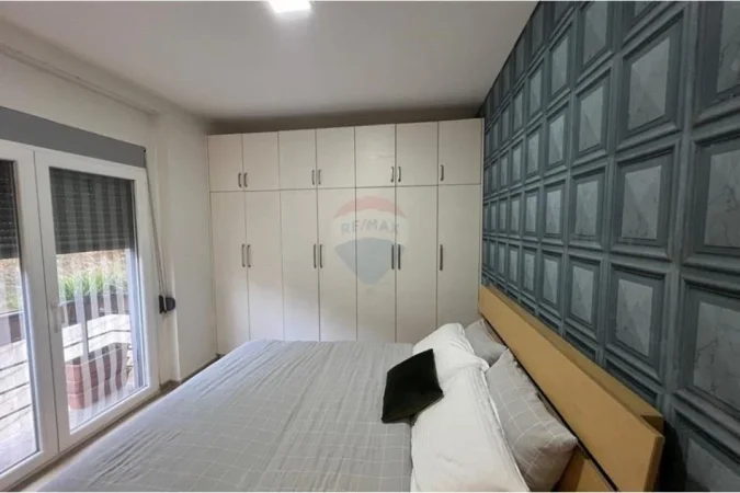 Tirane, jepet me qera apartament 2+1+Ballkon Kati 2, 100 m² 750 € 