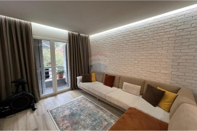 Tirane, jepet me qera apartament 2+1+Ballkon Kati 2, 100 m² 750 € 