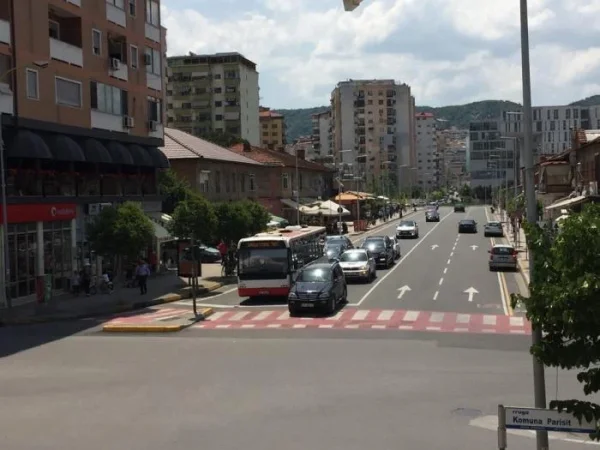 Tirane, shes ambjent biznesi Kati 0, 144 m² 520.000 € (Komuna e Parisit)