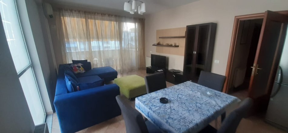 Tirane, jepet me qera apartament 2+1+Aneks+Ballkon Kati 3, 115 m² 650 € (komuna e parisit)