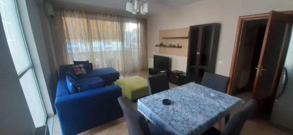Tirane, jepet me qera apartament 2+1+Aneks+Ballkon Kati 3, 115 m² 650 € (komuna e parisit)
