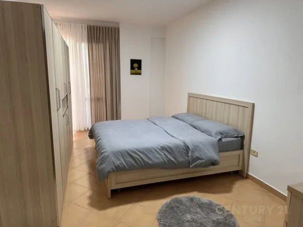 Tirane, jap me qera apartament 2+1 , 95 m² 800 € (Komuna e Parisit)