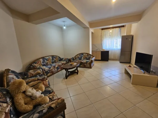 Tirane, jepet me qera apartament 2+1+Ballkon Kati 4, 89 m² 500 € (KOPSHTI ZOOLOGJIK)