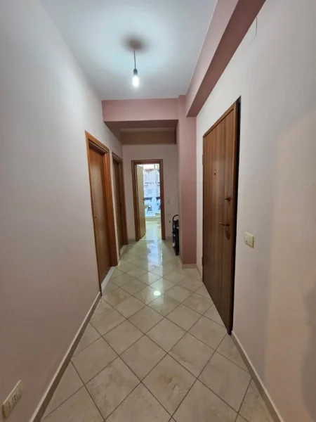 Tirane, jepet me qera apartament 2+1+Ballkon Kati 4, 89 m² 500 € (KOPSHTI ZOOLOGJIK)
