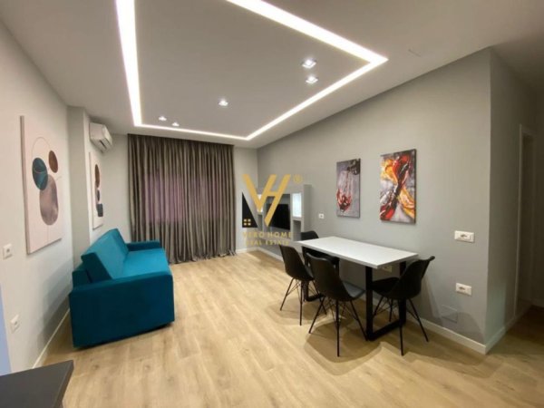 Tirane, jepet me qera apartament 2+1+Ballkon Kati 1, 90 m² 640 € (21 DHJETORI)
