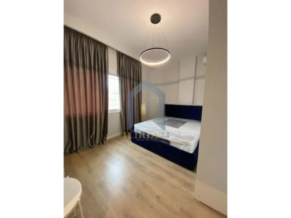 Tirane, jap me qera apartament 2+1+Ballkon Kati 1, 115 m² 700 € (21 Dhjetori)