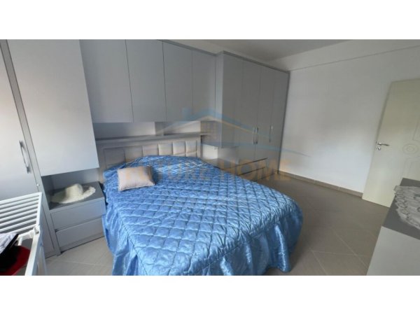ALF50032 Tirane, jepet me qera apartament 2+1+Ballkon Kati 4, 78 m² 400 € (Rruga e Dajtit)