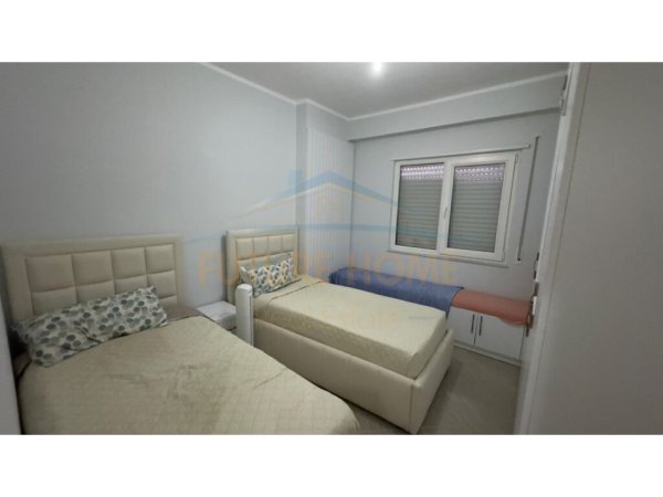 ALF50032 Tirane, jepet me qera apartament 2+1+Ballkon Kati 4, 78 m² 400 € (Rruga e Dajtit)