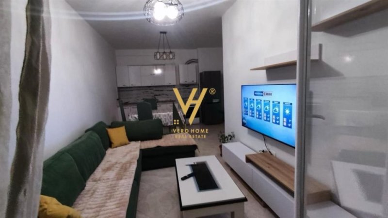 Tirane, jepet me qera apartament 2+1+Ballkon Kati 7, 80 m² 600 € (YZBERISHT)