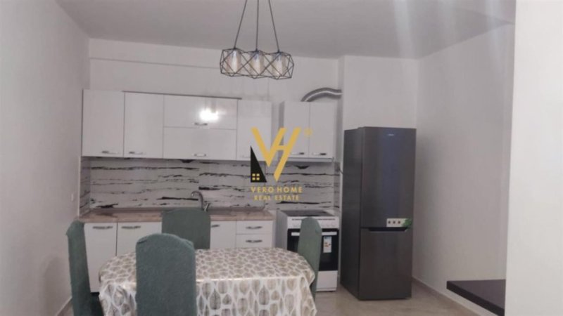 Tirane, jepet me qera apartament 2+1+Ballkon Kati 7, 80 m² 600 € (YZBERISHT)