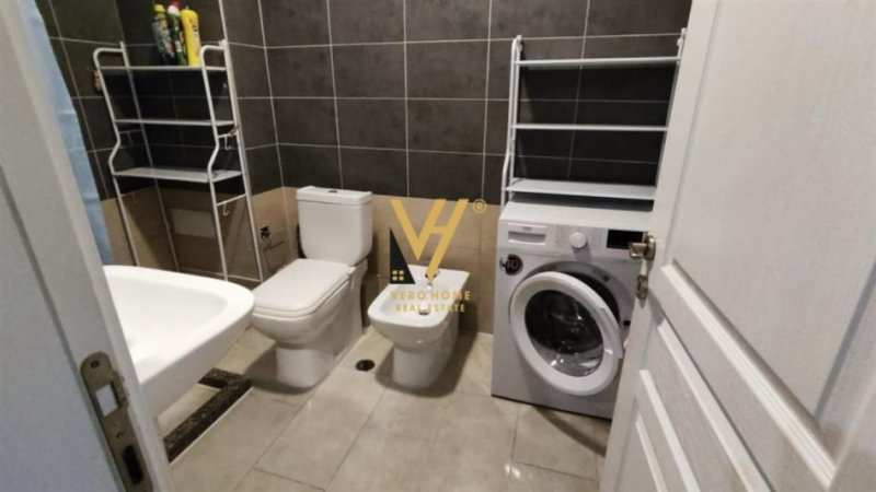Tirane, jepet me qera apartament 2+1+Ballkon Kati 7, 80 m² 600 € (YZBERISHT)