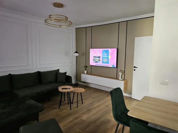 Tirane, jepet me qera apartament 1+1+Ballkon Kati 1, 70 m² 600 € (21 DHJETORI)