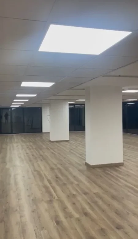 Tirane, jepet me qera ambjent biznesi Kati 0, 1.000 m² 7.000 € (Rruga e Dibres)