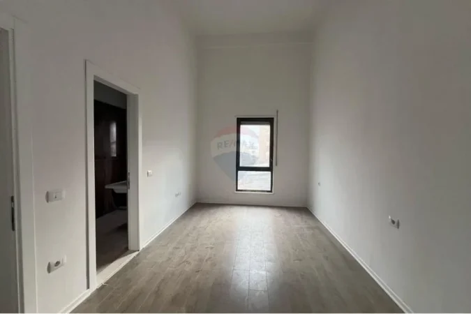 Tirane, shitet apartament 2+1+Ballkon Kati 2, 103 m² 169.000 € (Porcelan)