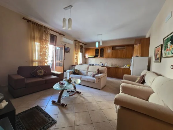 Vlore, shitet apartament 1+1+Ballkon Kati 4, 60 m² 70.000 € (Tek Orizi)