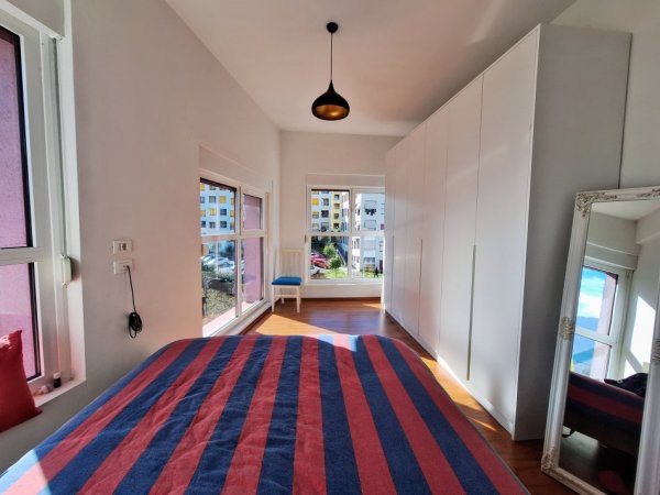 Jap me qera apartament 2+1+2+ballkon nga Dajti + 8 dritare Veri-Lindje-Jug me hapesire + parkim me zgjedhje, Ali Demi
