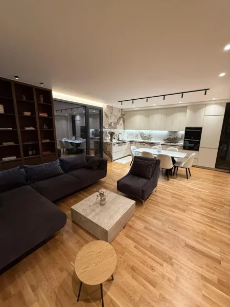 Tirane, jepet me qera apartament 3+1+Ballkon Kati 2, 150 m² 2.000 € (TEG)