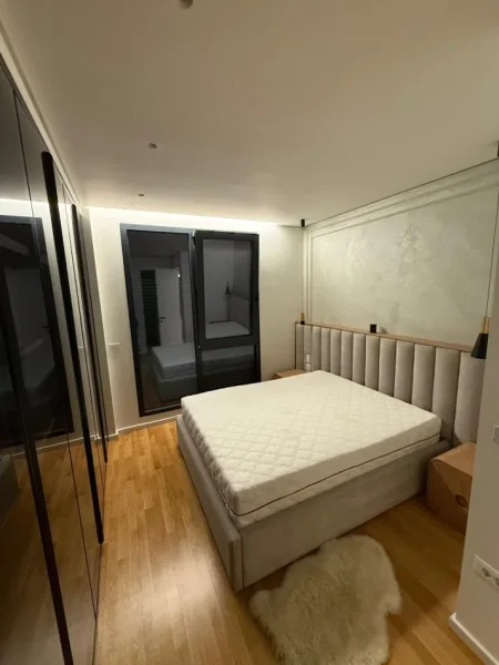 Tirane, jepet me qera apartament 3+1+Ballkon Kati 2, 150 m² 2.000 € (TEG)